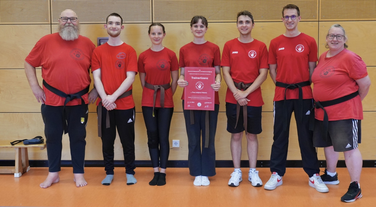 Gruppe mit neuer Trainerin